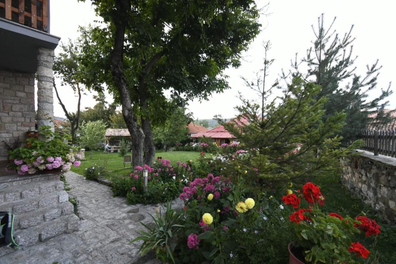 Bujtina Shkodrani Bed & Breakfast Voskopoje Exterior photo